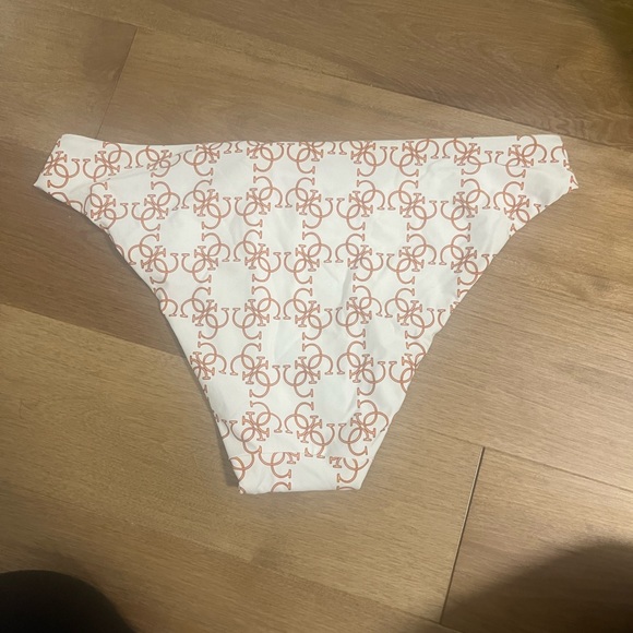⭐️Host pick!Guess Women's Bikini Bottoms - Picture 3 of 4